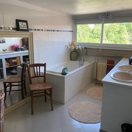 6 Couchages En Plein Coeur De Village * Neauphle-le-Chateau